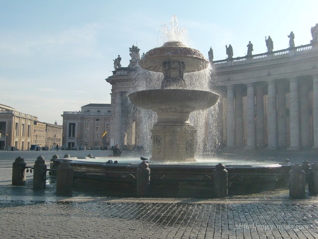 ローマバチカン市国サンピエトロ広場噴水